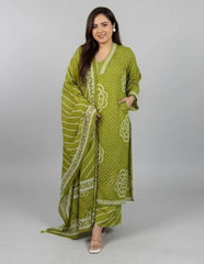 Sage Green Pure Cotton Bandhani Suit Set – Intricate V-Neck Embroidery & Leheriya Print Dupatta