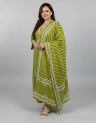Sage Green Pure Cotton Bandhani Suit Set – Intricate V-Neck Embroidery & Leheriya Print Dupatta