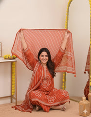 Rust Orange Pure Cotton Bandhani Suit Set – Intricate V-Neck Embroidery & Leheriya Print Dupatta